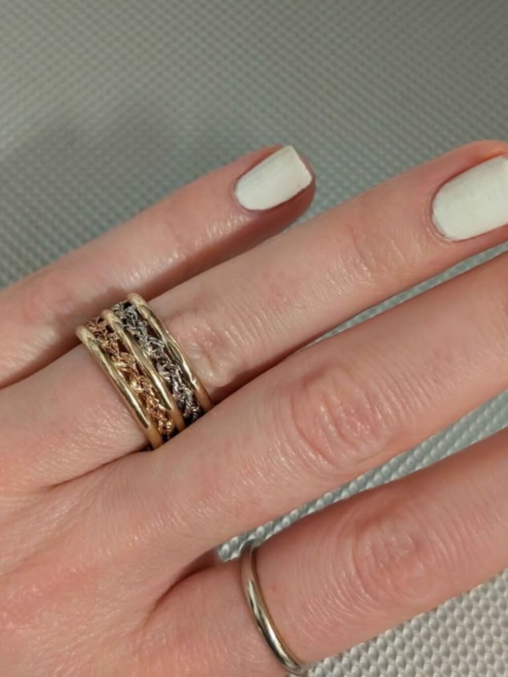 10k gold Size 6.5 Ring white, yellow, rose gold rope stack